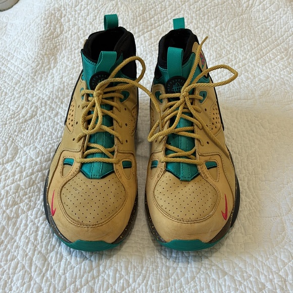 Nike ACG Air Mowabb Trail/Hiking Shoes - Picture 2 of 9